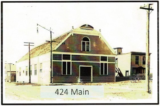424 Main Street - Roosters Photo